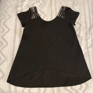 Express high-low crochet back shirt